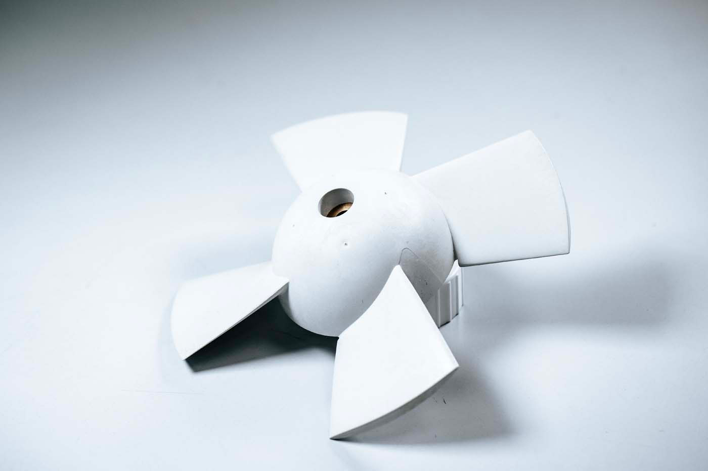 Pièce plastique en forme d'hélice