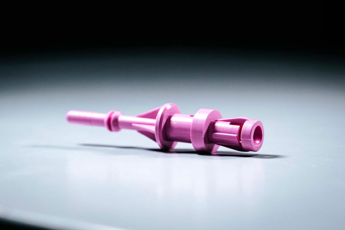 Pièce industrielle en plastique rose