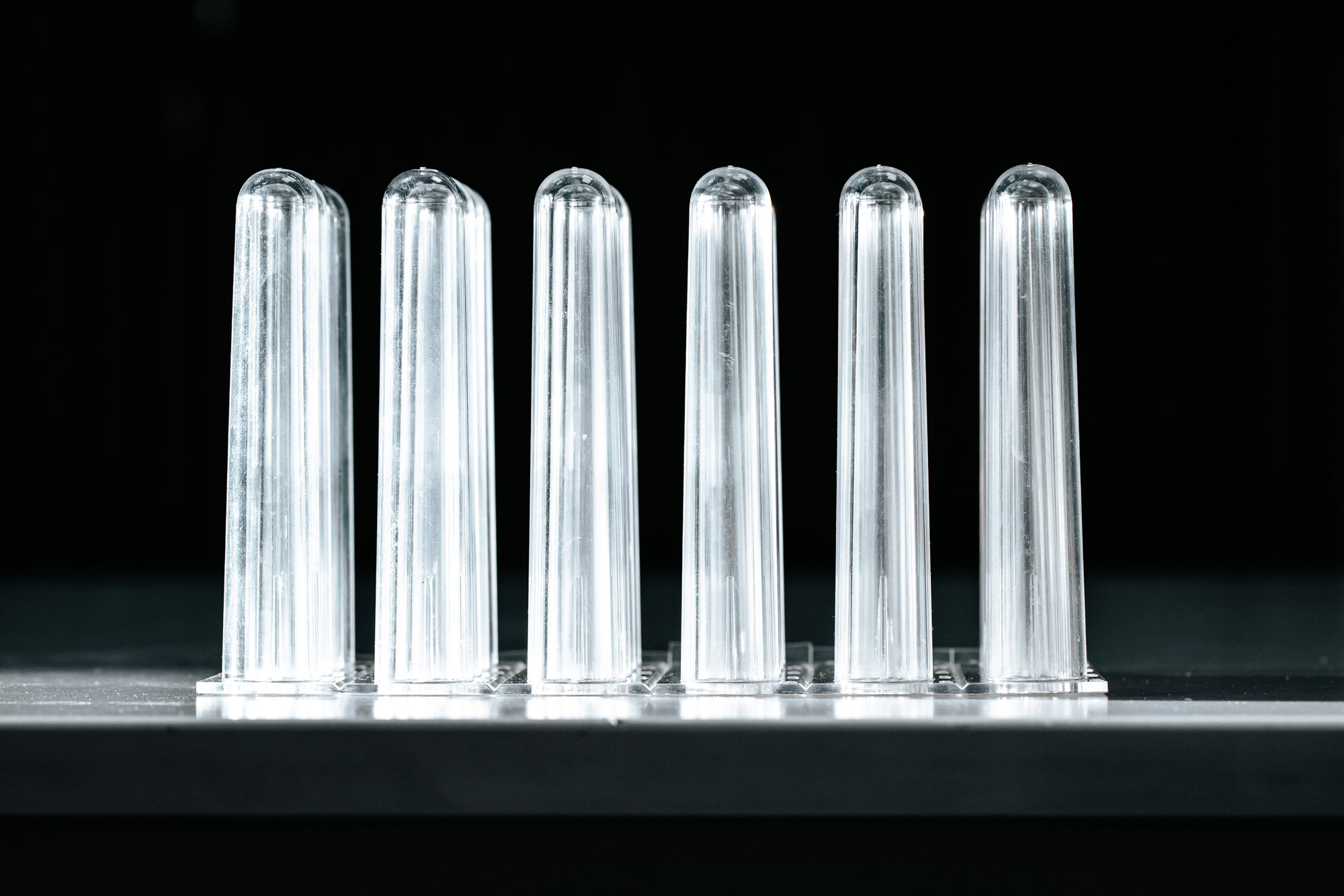 Échantillons de tubes en plastique transparent pour analyse